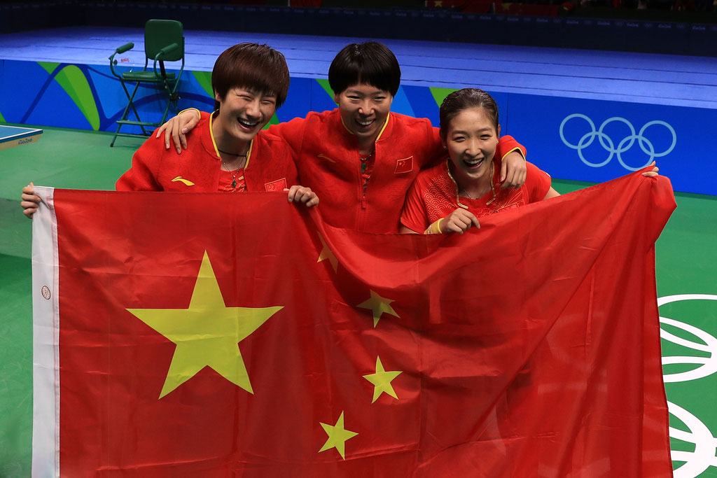 中国女团碾压德国夺冠 刘诗雯获奥运首金