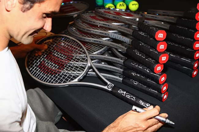 费德勒20大满贯签名限量网球拍售价超2万美金,你买还是不买?